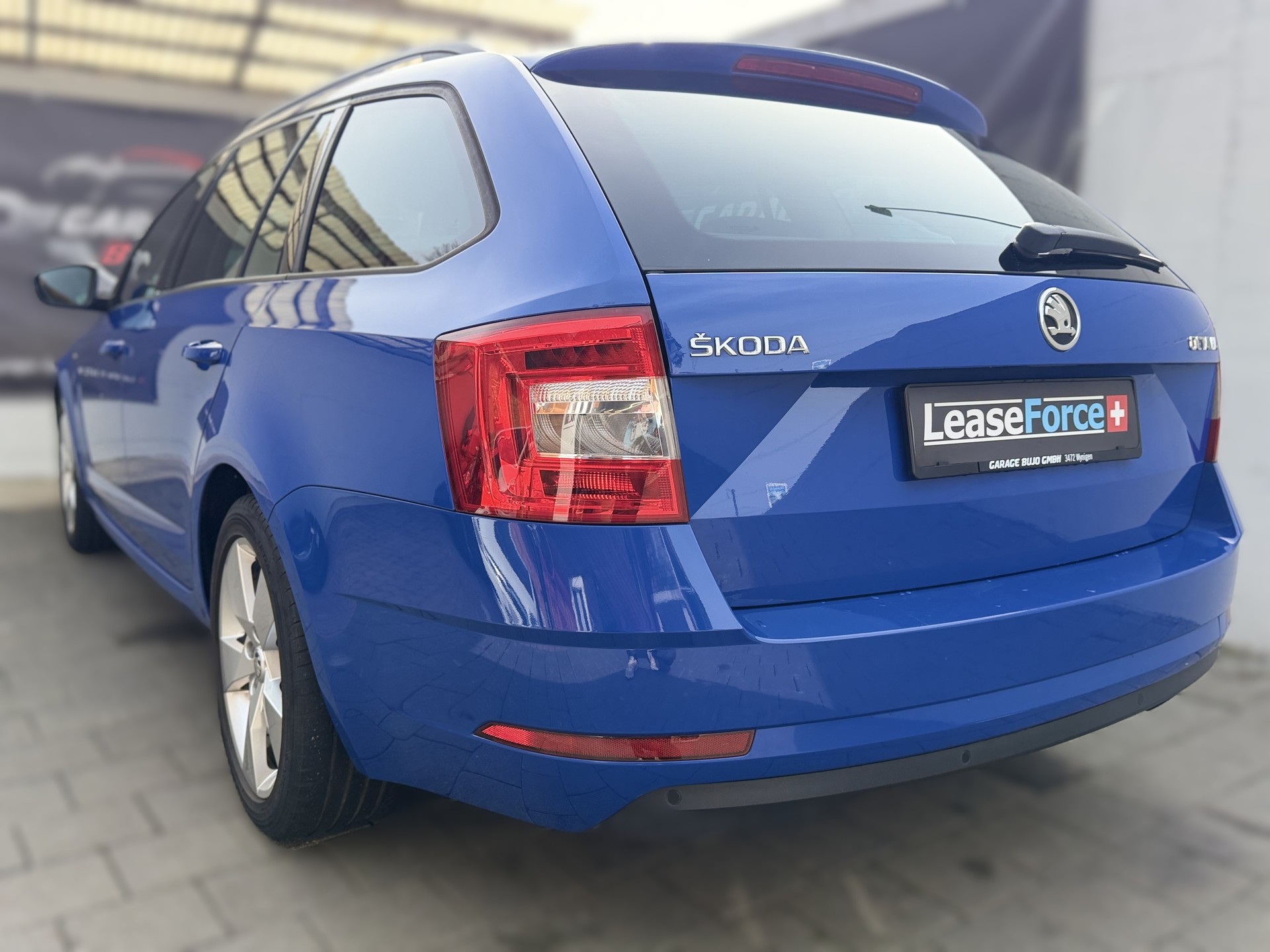 SKODA Octavia Combi 1.6 TDI Ambition DSG-image-5