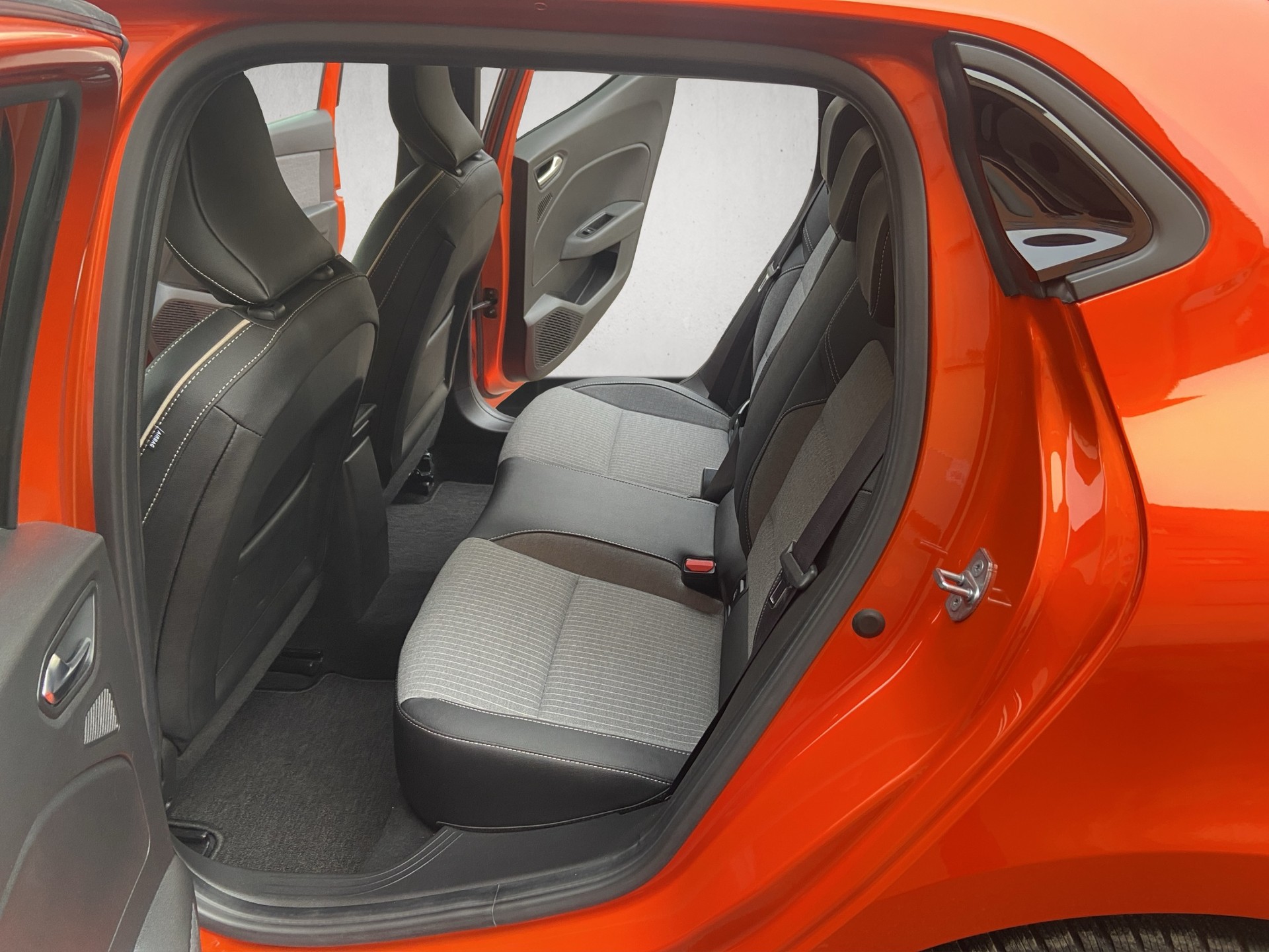RENAULT Clio 1.0 Techno-image-8
