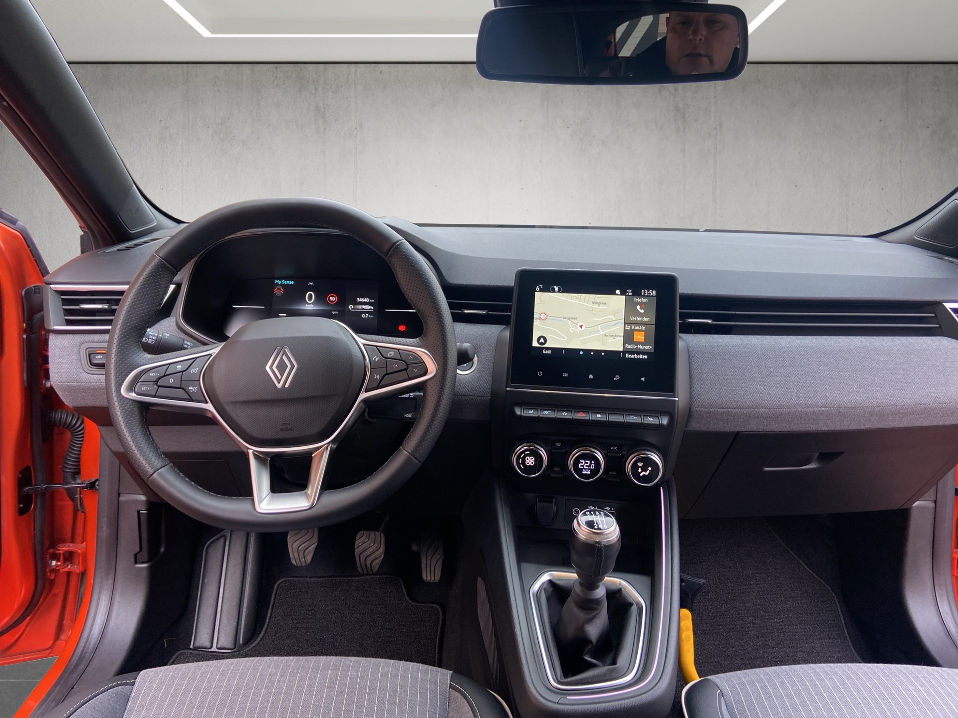 RENAULT Clio 1.0 Techno-image-9