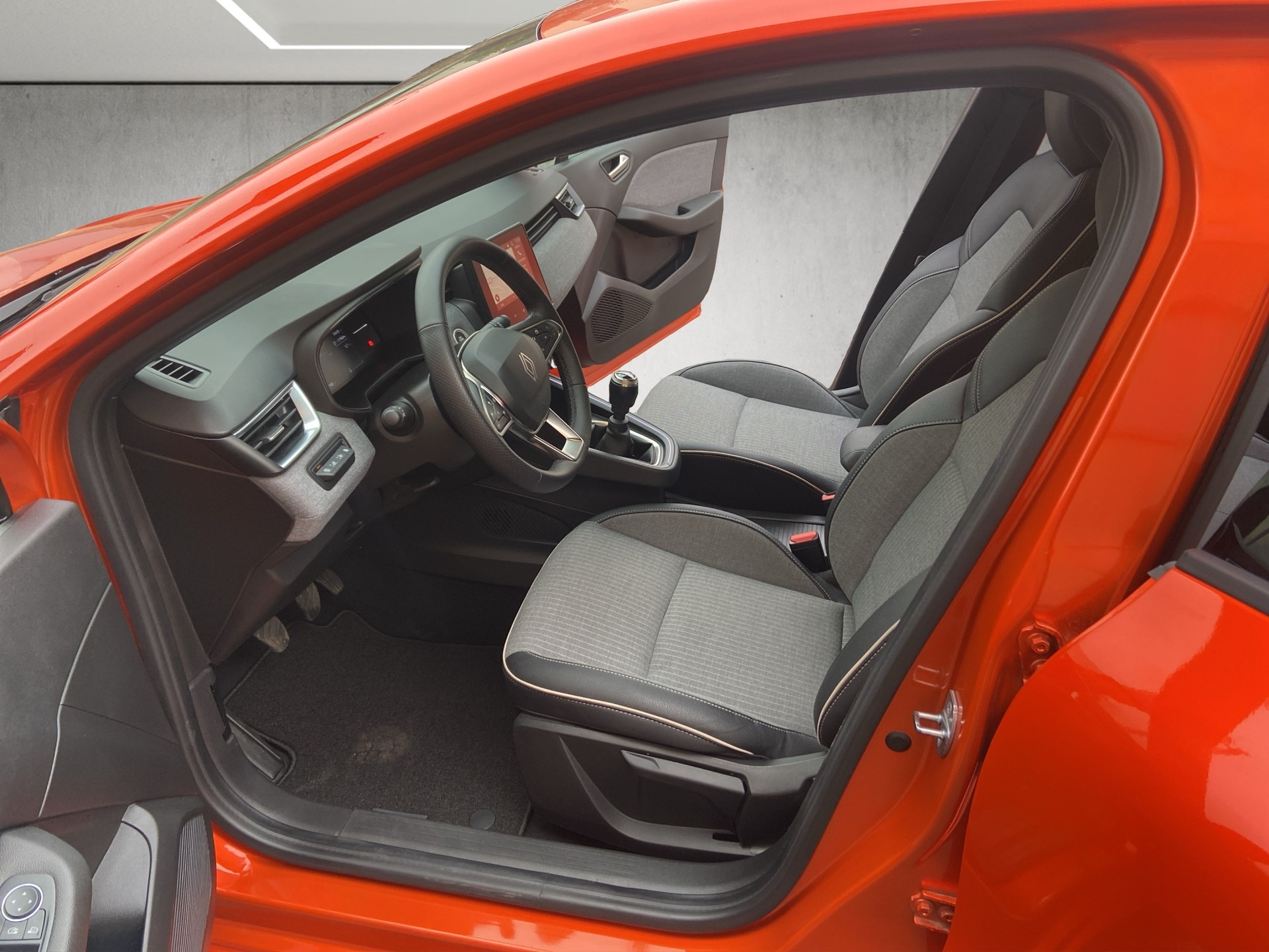 RENAULT Clio 1.0 Techno-image-7