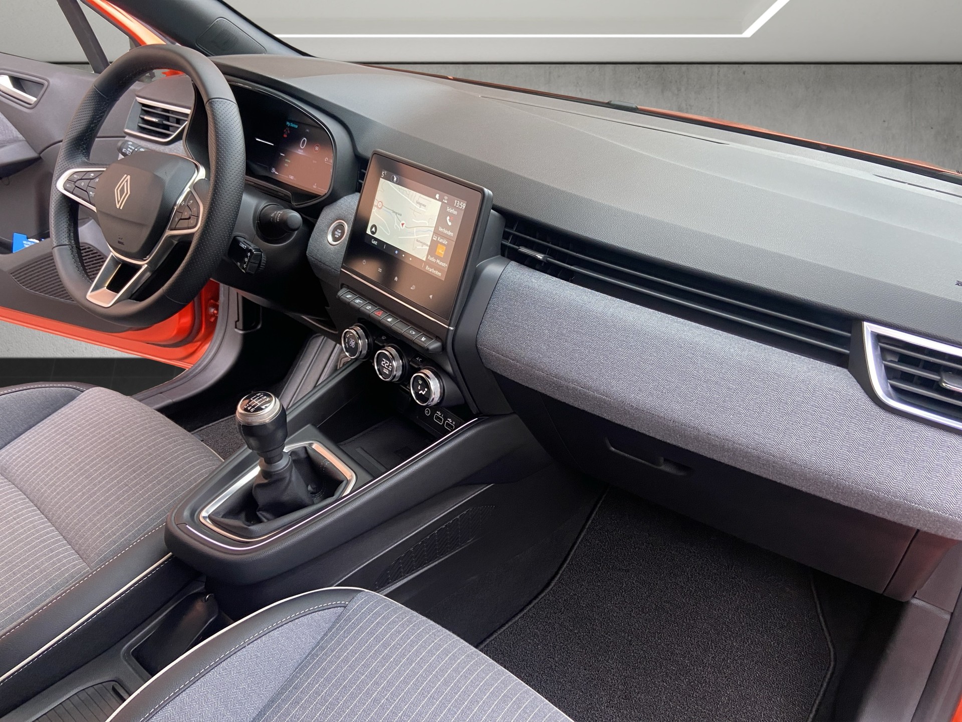 RENAULT Clio 1.0 Techno-image-11