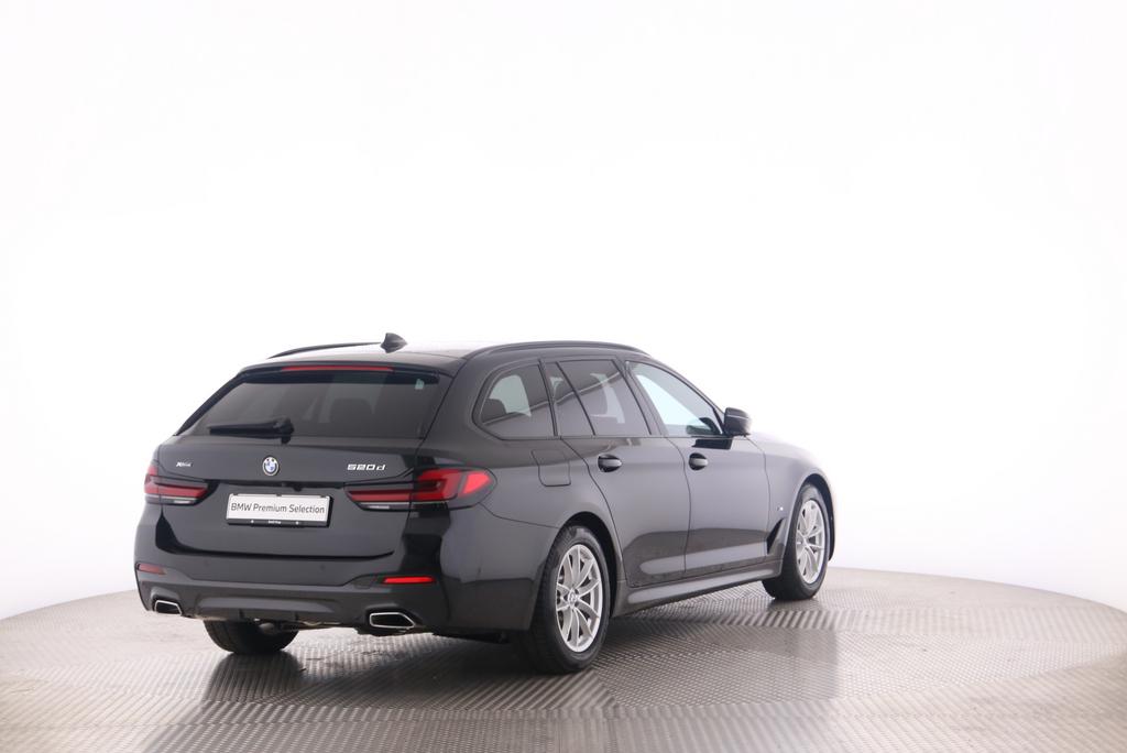BMW 520d xDrive Touring-image-1