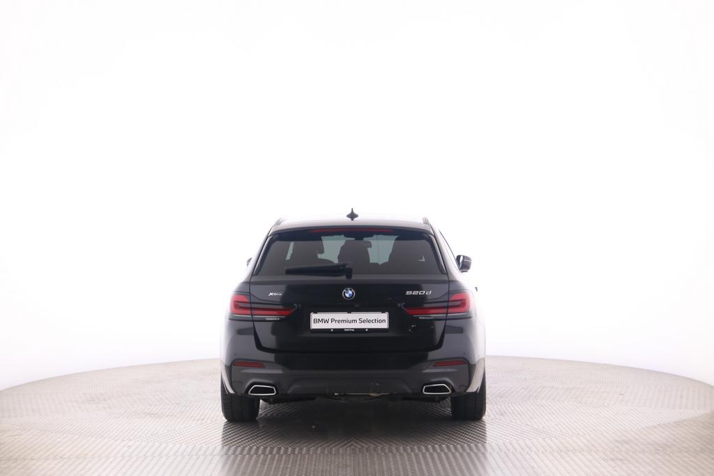 BMW 520d xDrive Touring-image-10