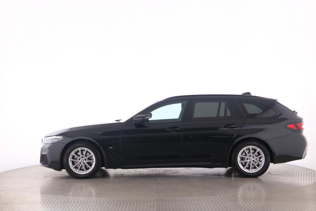 BMW 520d xDrive Touring-showroom-element-3