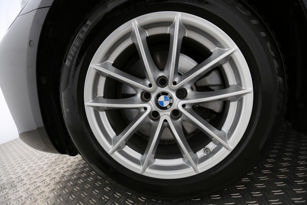 BMW 520d xDrive Touring-image-18