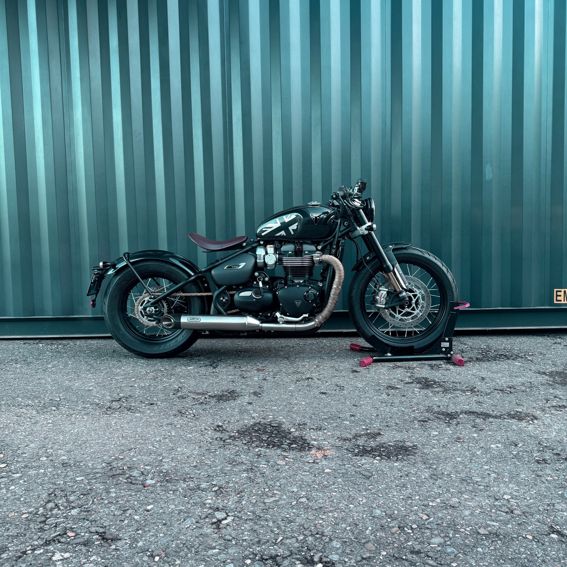 TRIUMPH Bonneville 1200 Bobber-showroom-element-2
