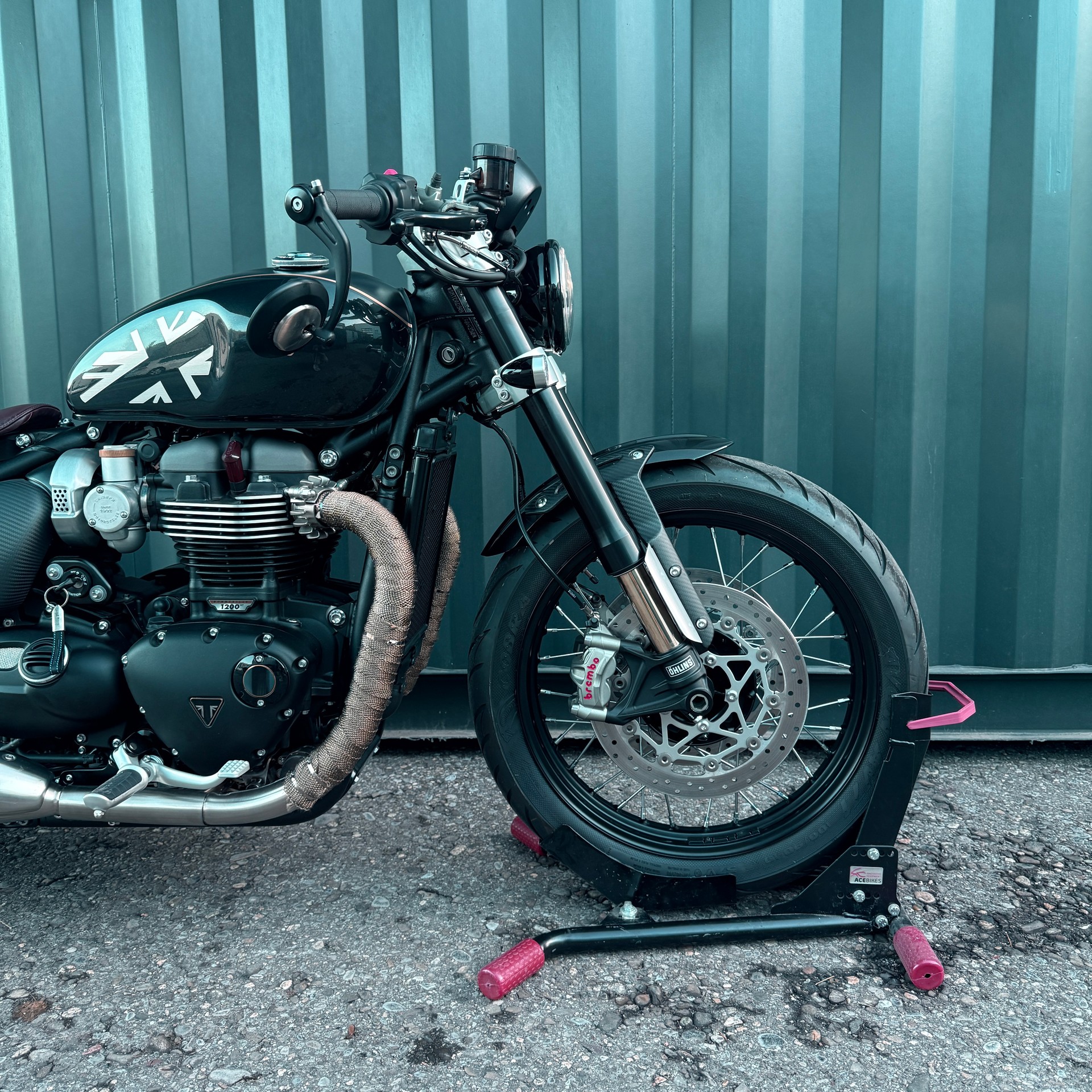 TRIUMPH Bonneville 1200 Bobber-image-4