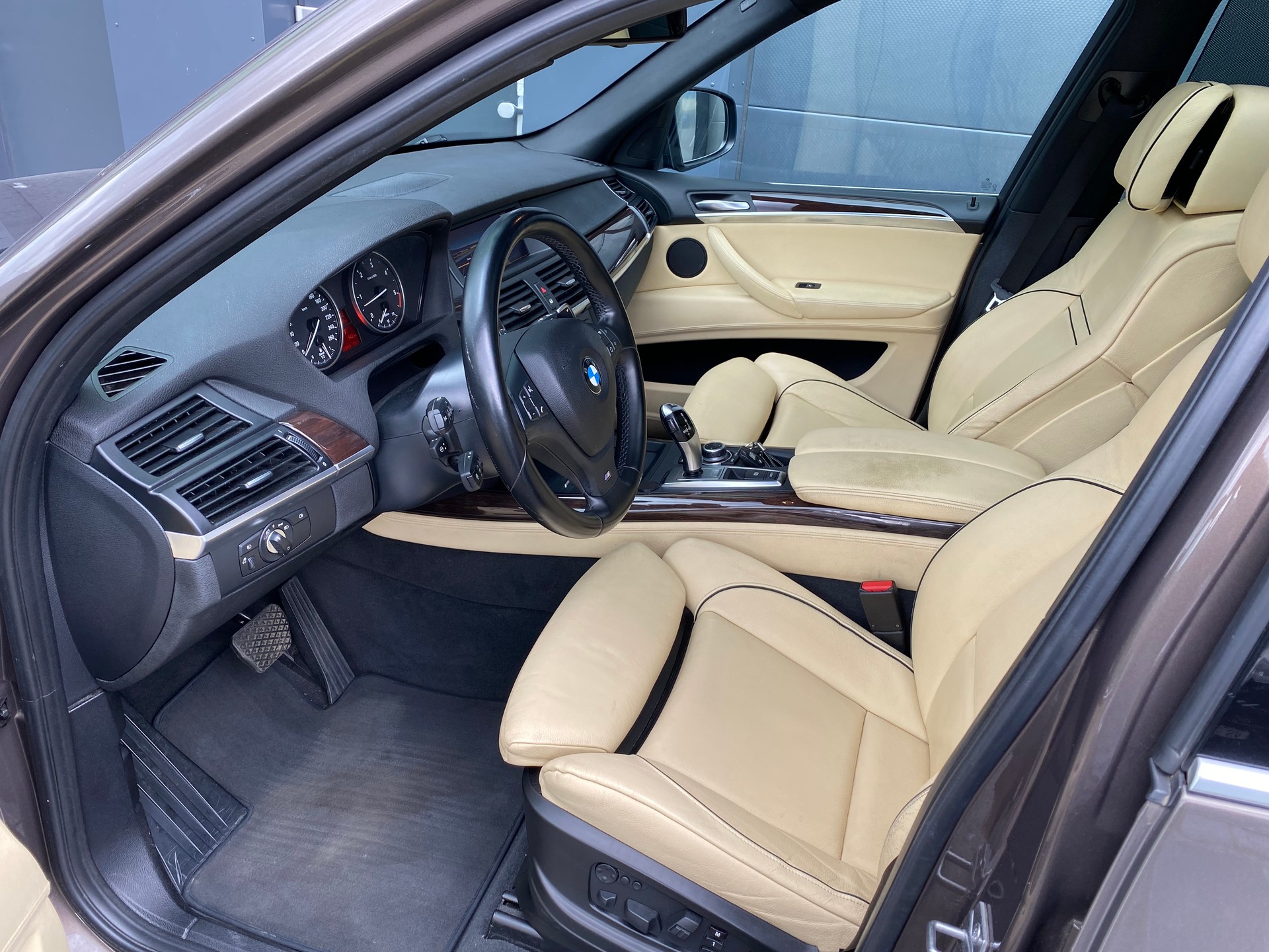 BMW X5 xDrive 40d Steptronic-image-12
