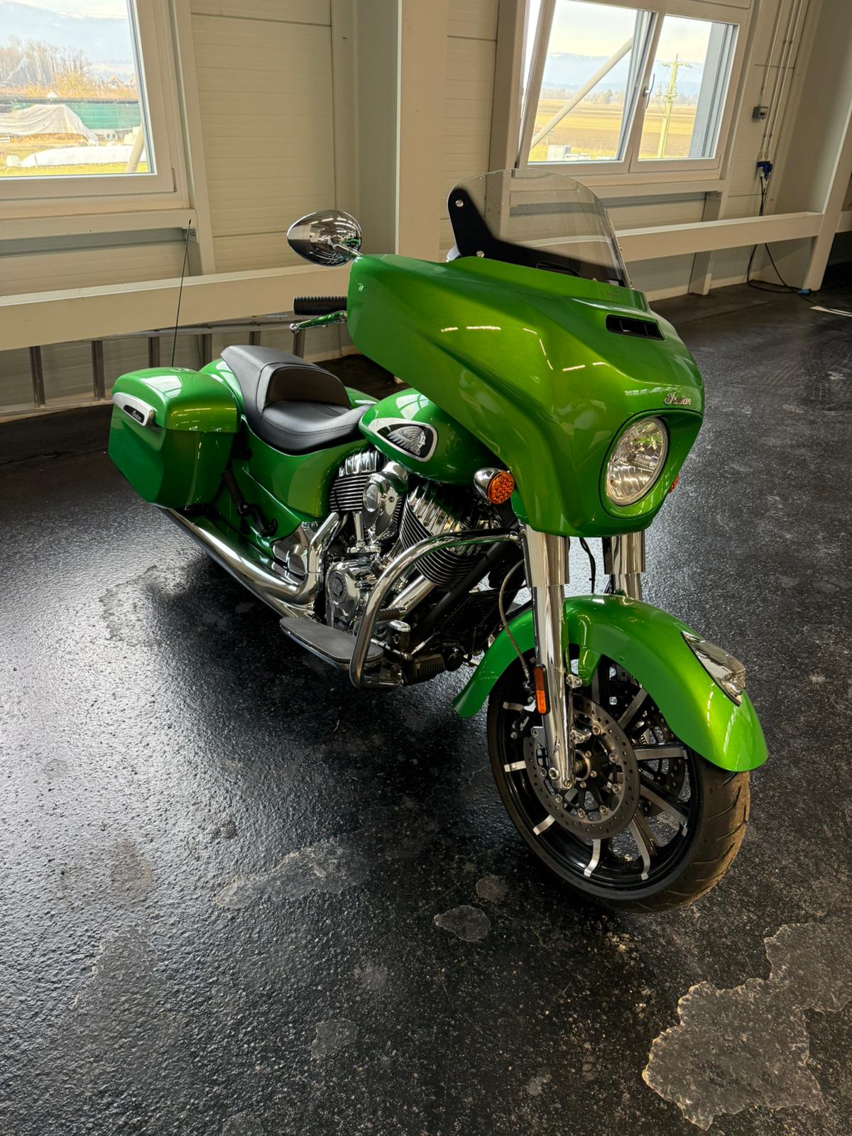 INDIAN Chieftain Limited-showroom-element-2