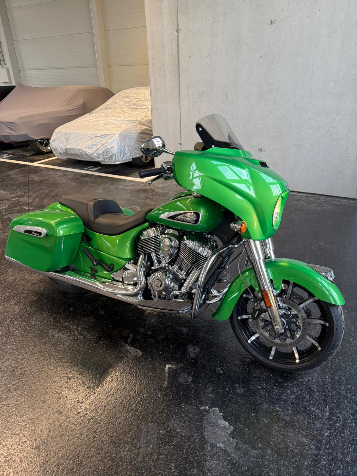 INDIAN Chieftain Limited-showroom-element-3