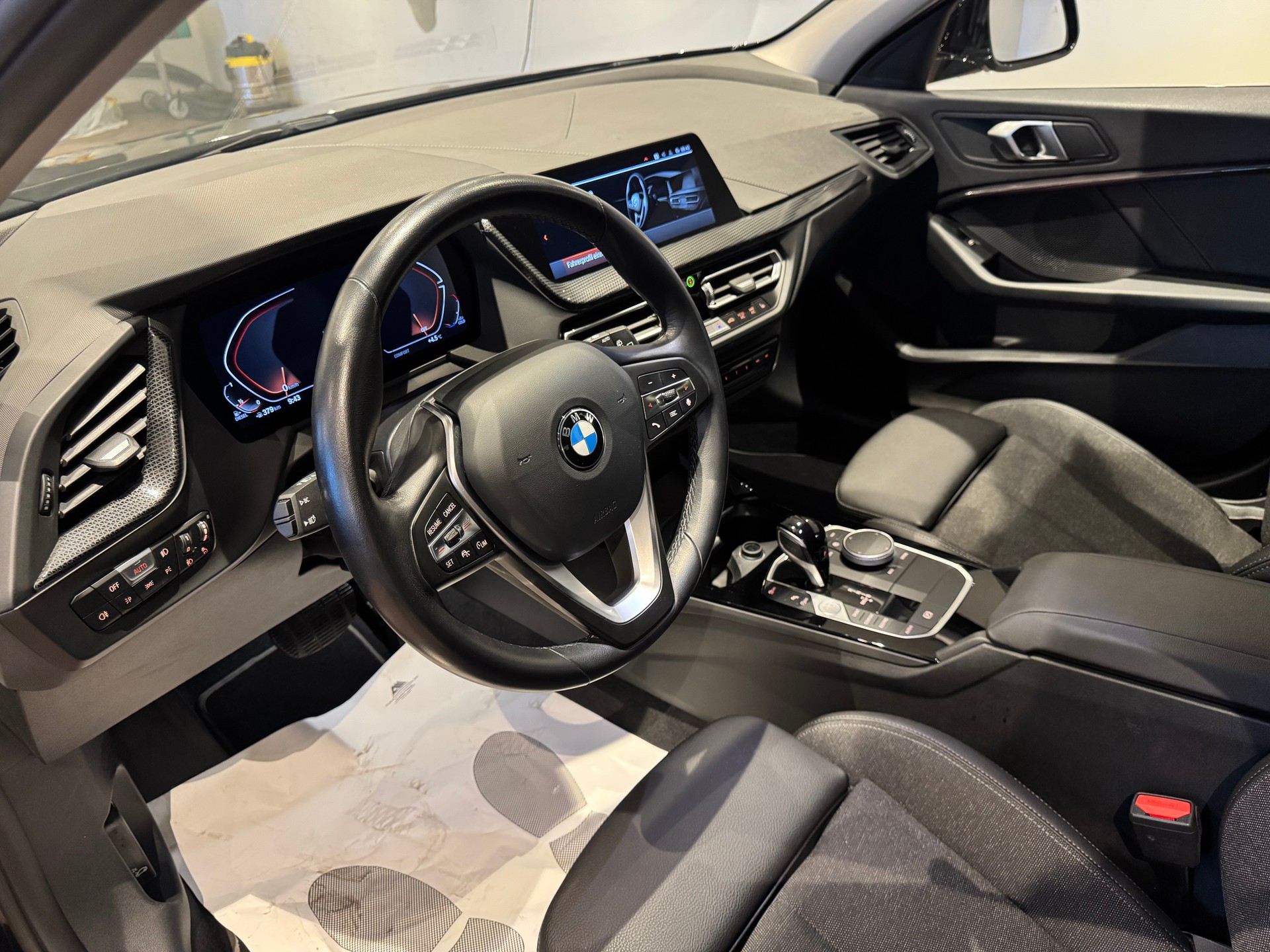 BMW 120d xDrive-image-17
