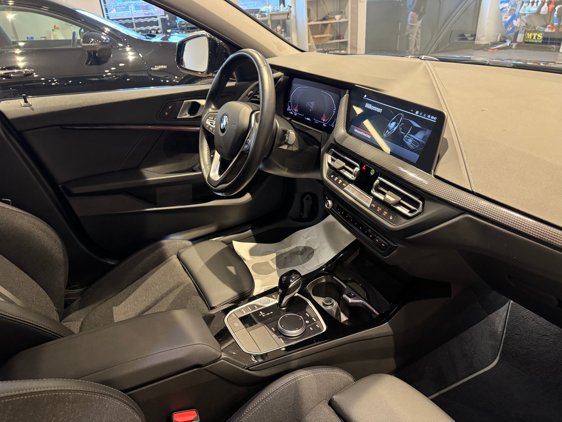 BMW 120d xDrive-image-8