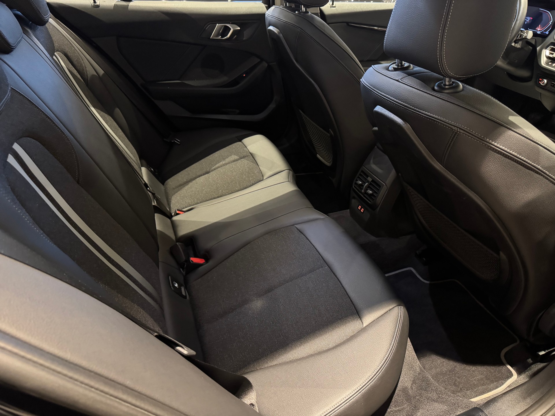 BMW 120d xDrive-image-11