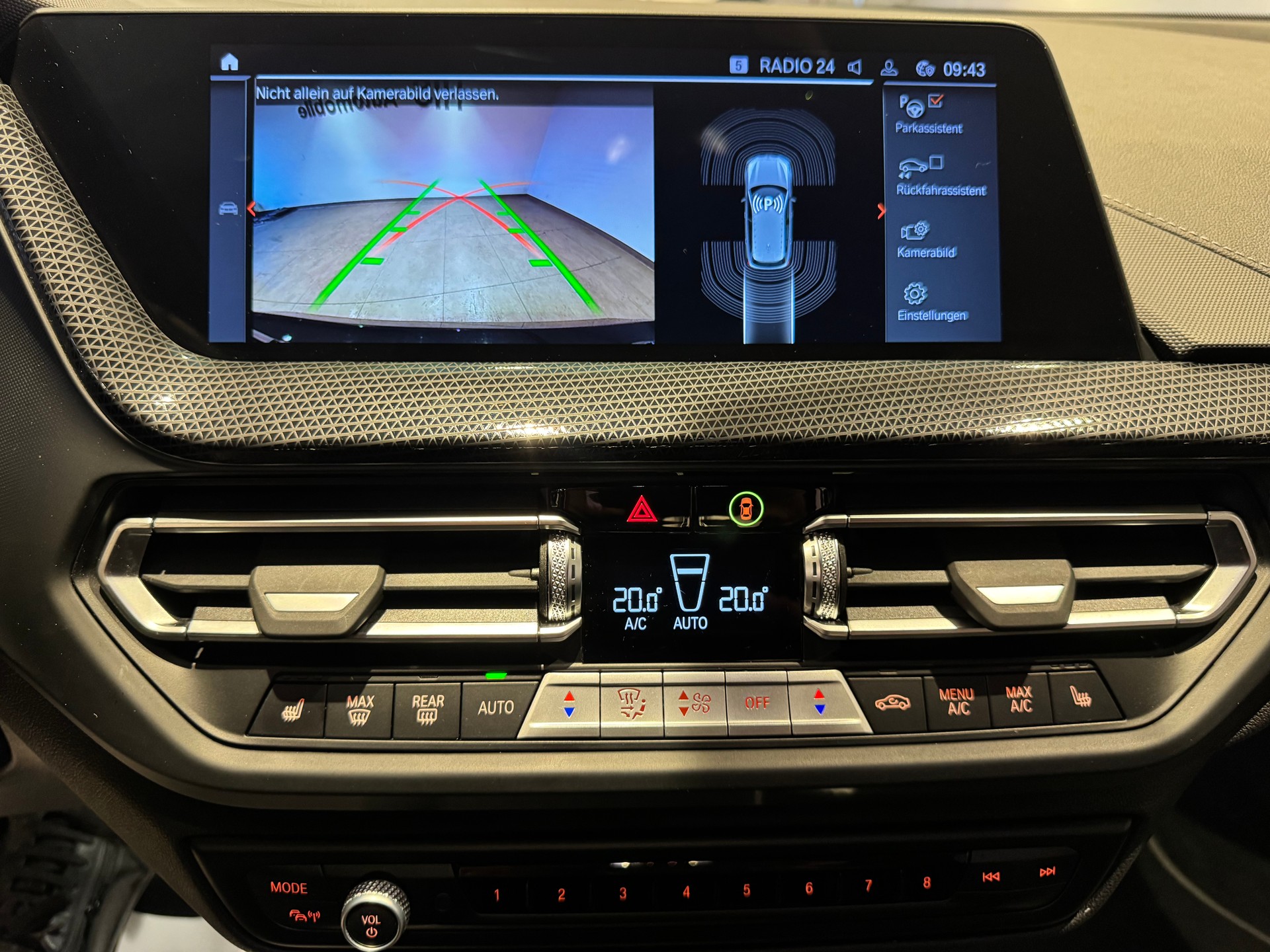BMW 120d xDrive-image-13