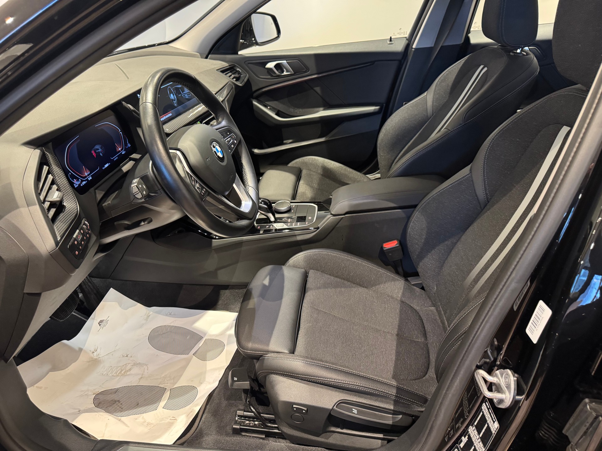 BMW 120d xDrive-image-9