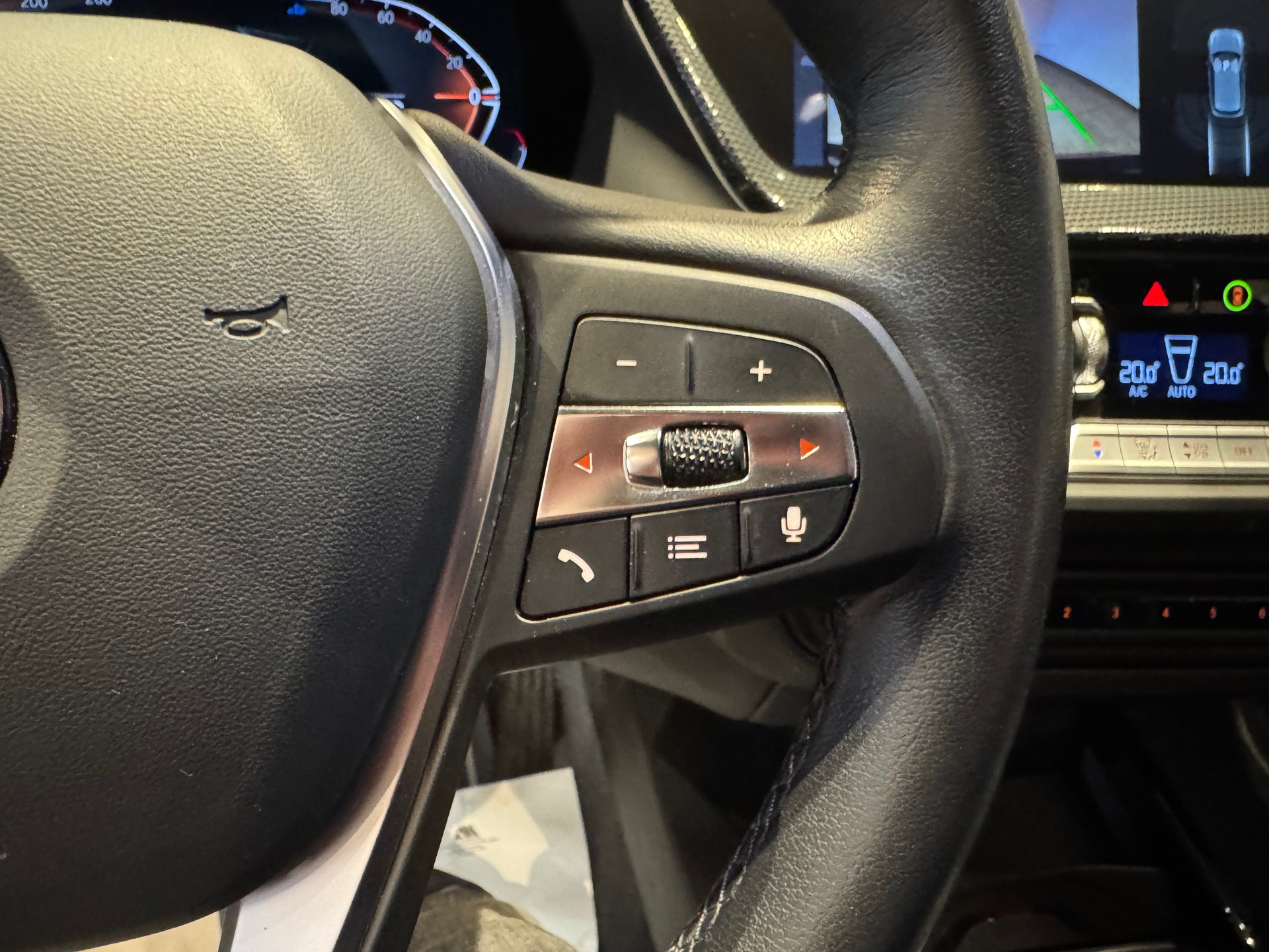 BMW 120d xDrive-image-14