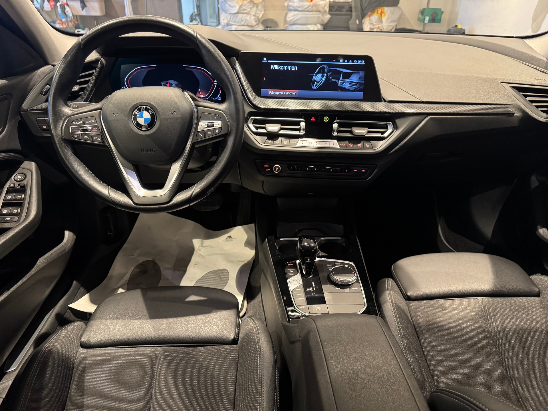 BMW 120d xDrive-image-10