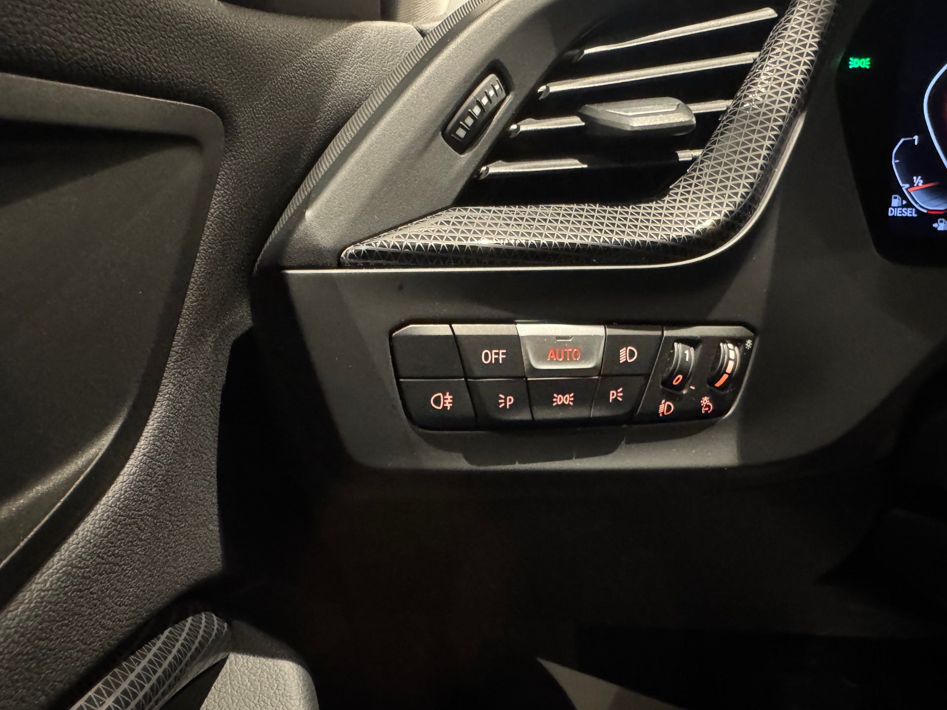 BMW 120d xDrive-image-16