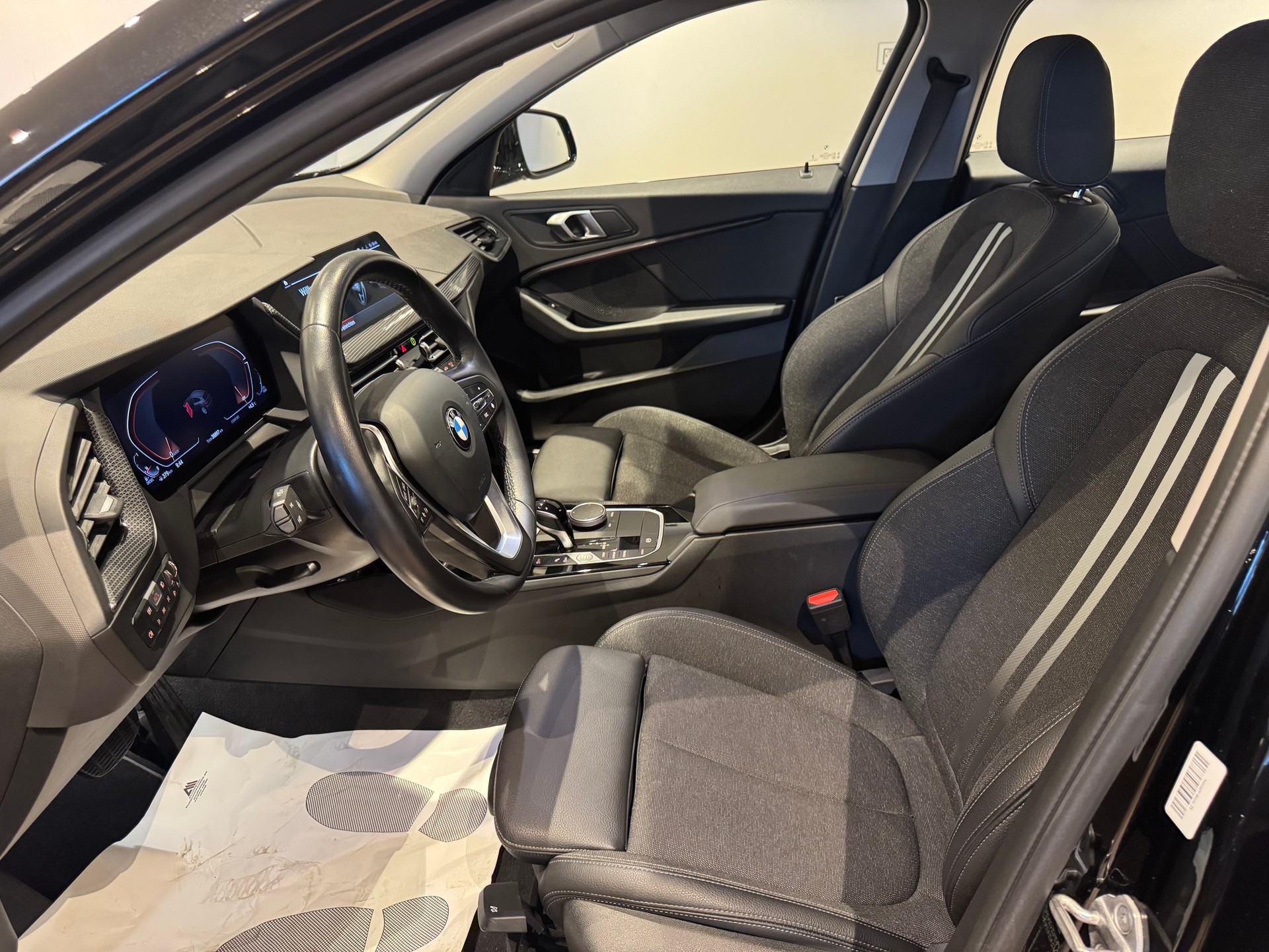 BMW 120d xDrive-image-18