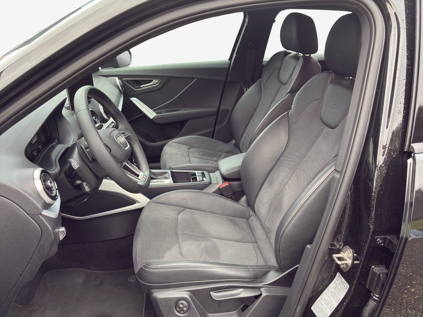 AUDI Q2 40 TFSI S line quattro S-tronic-image-7