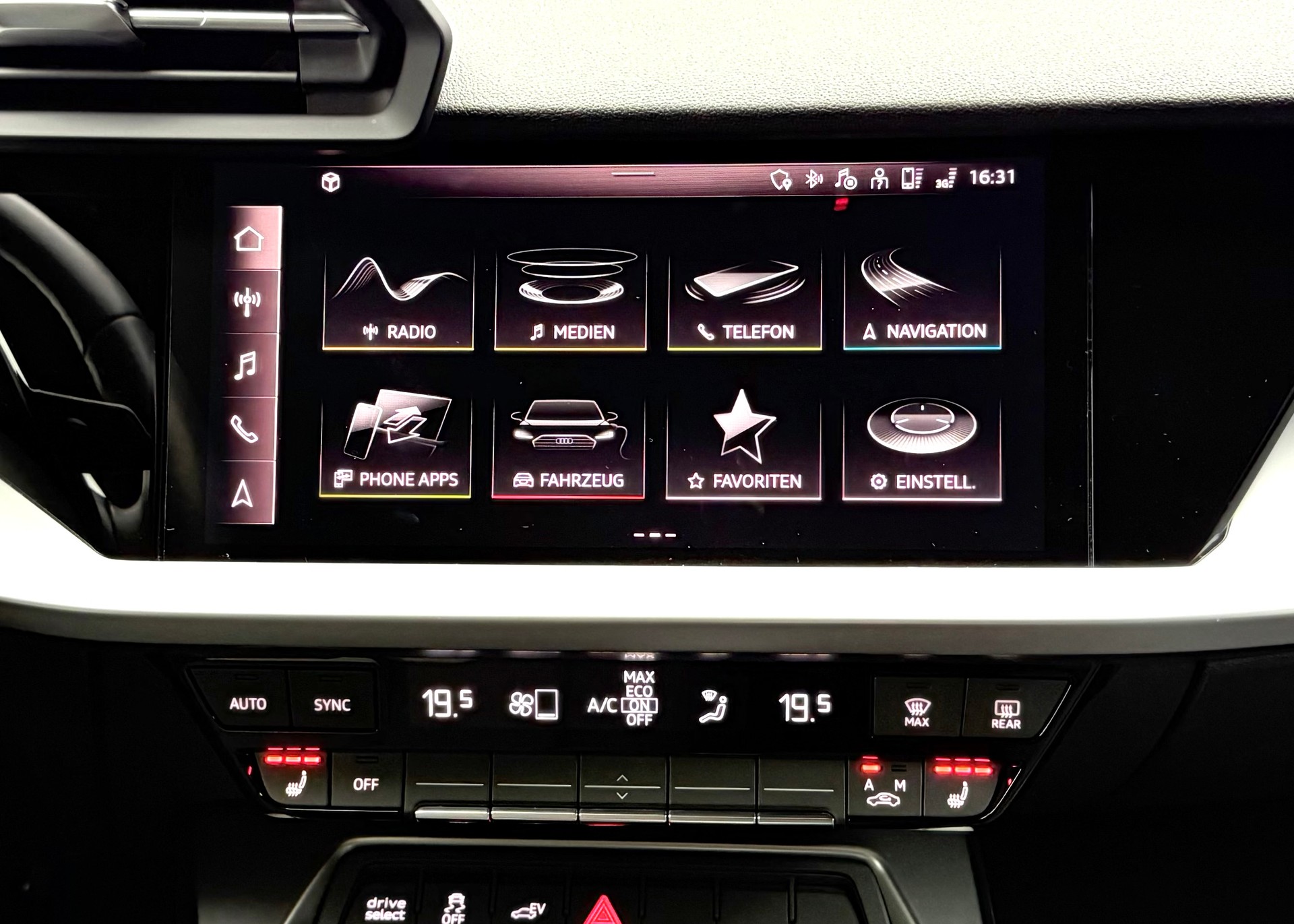 AUDI A3 Sportback 45 TFSI e S line S-tronic-image-12
