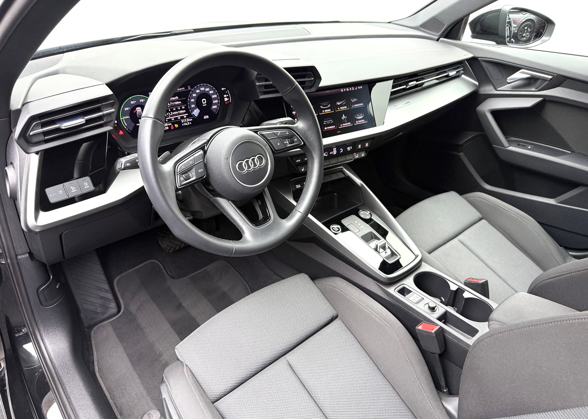 AUDI A3 Sportback 45 TFSI e S line S-tronic-image-6