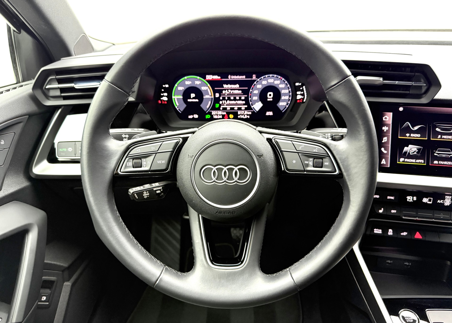 AUDI A3 Sportback 45 TFSI e S line S-tronic-image-8