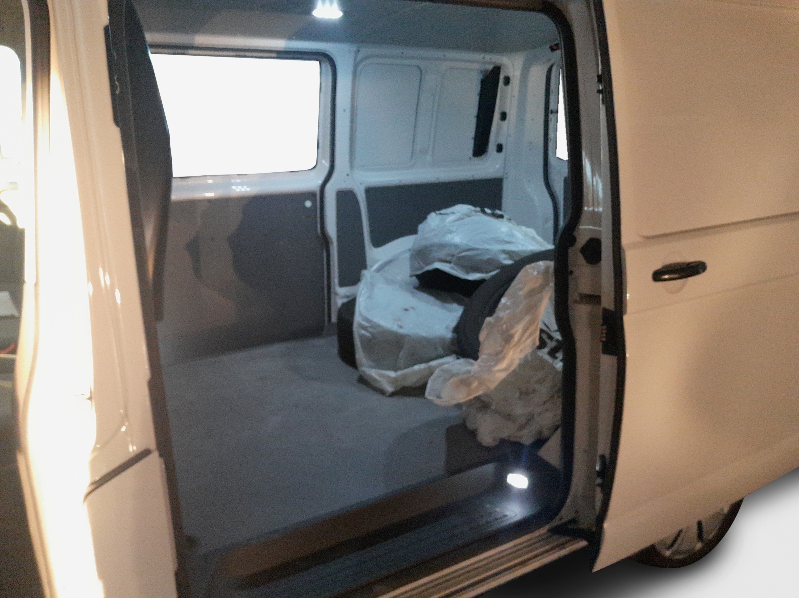 VW T6.1 2.0 TDI-image-12