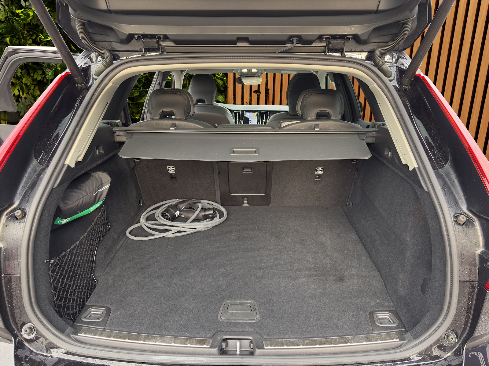VOLVO XC60 2.0 T6 TE Plus Dark eAWD-image-14