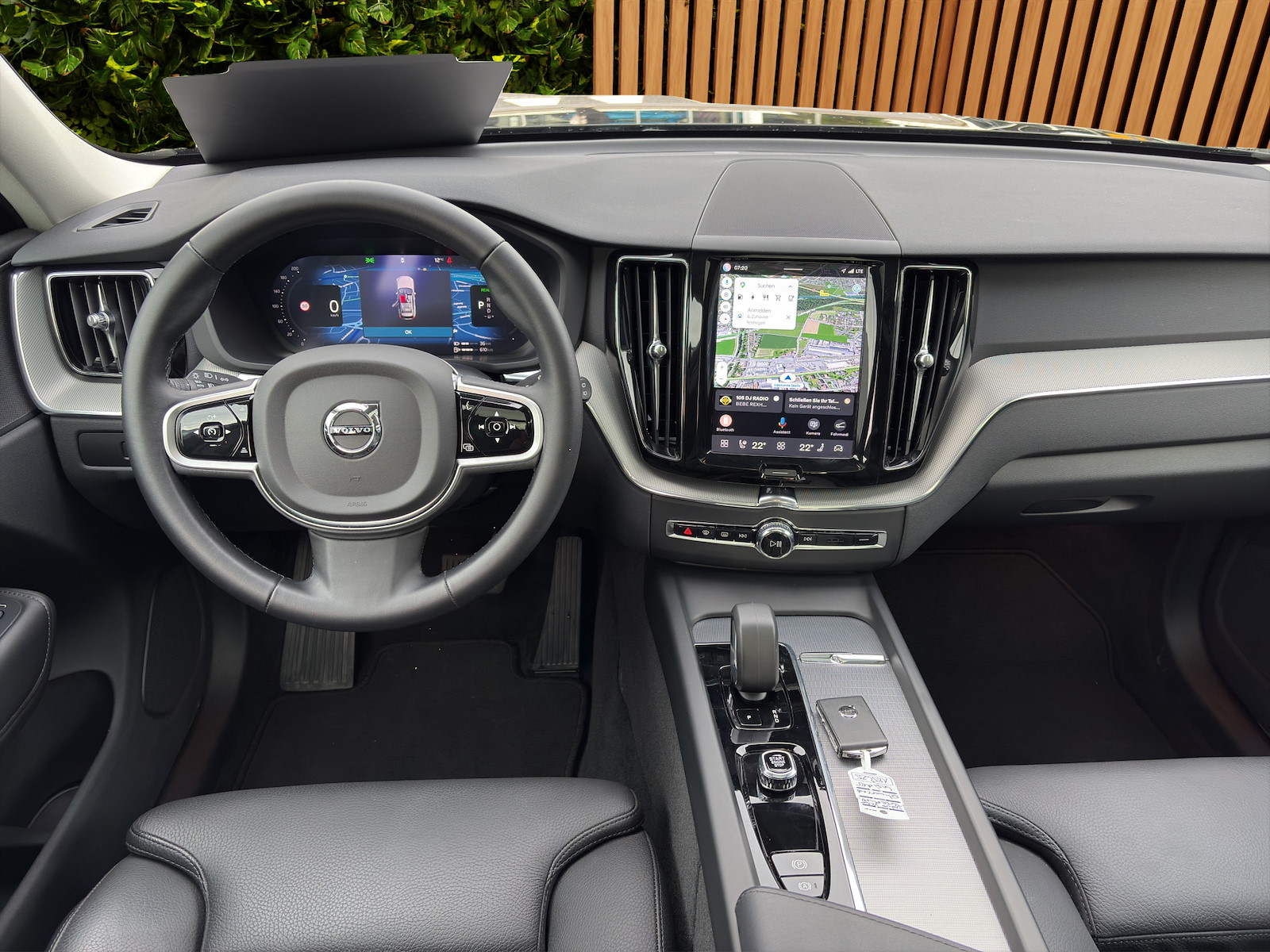VOLVO XC60 2.0 T6 TE Plus Dark eAWD-image-12