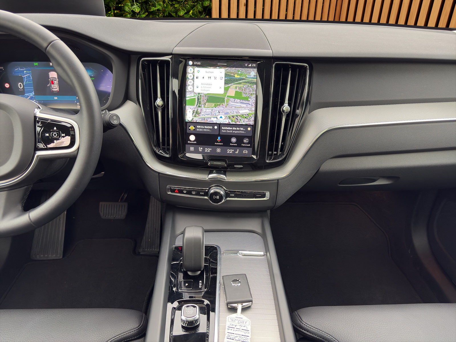 VOLVO XC60 2.0 T6 TE Plus Dark eAWD-image-10