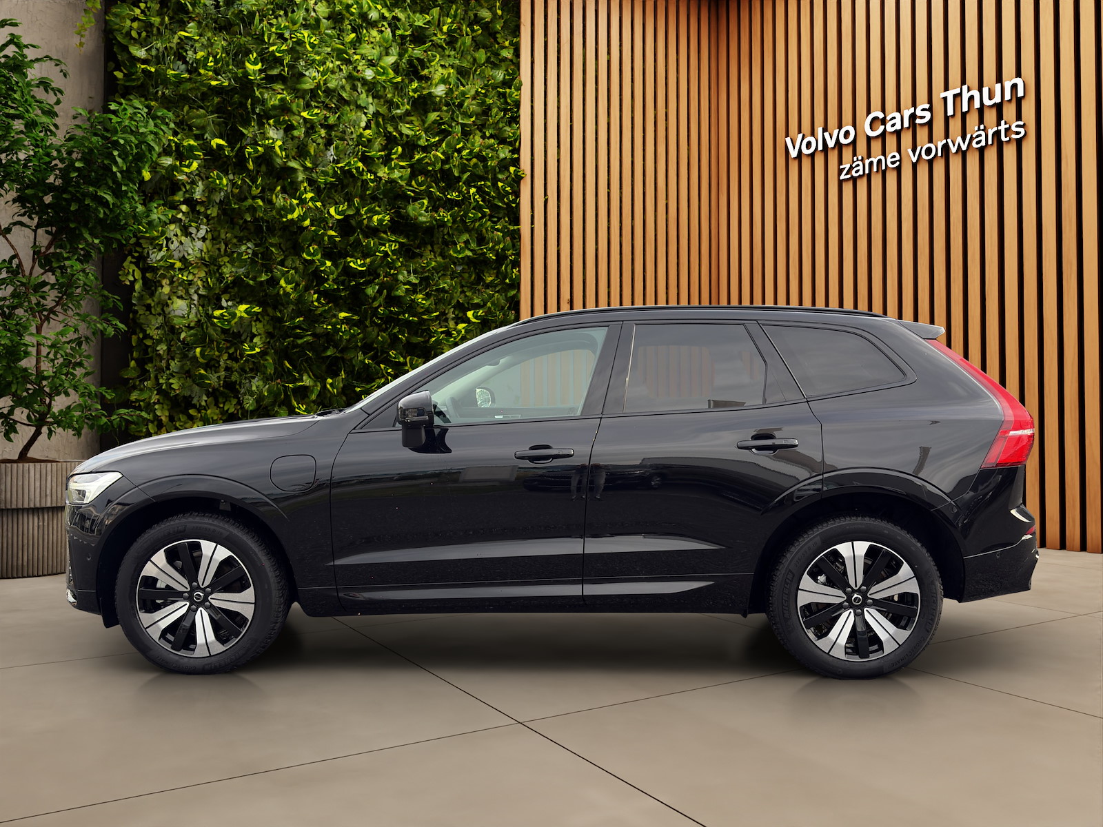 VOLVO XC60 2.0 T6 TE Plus Dark eAWD-image-1