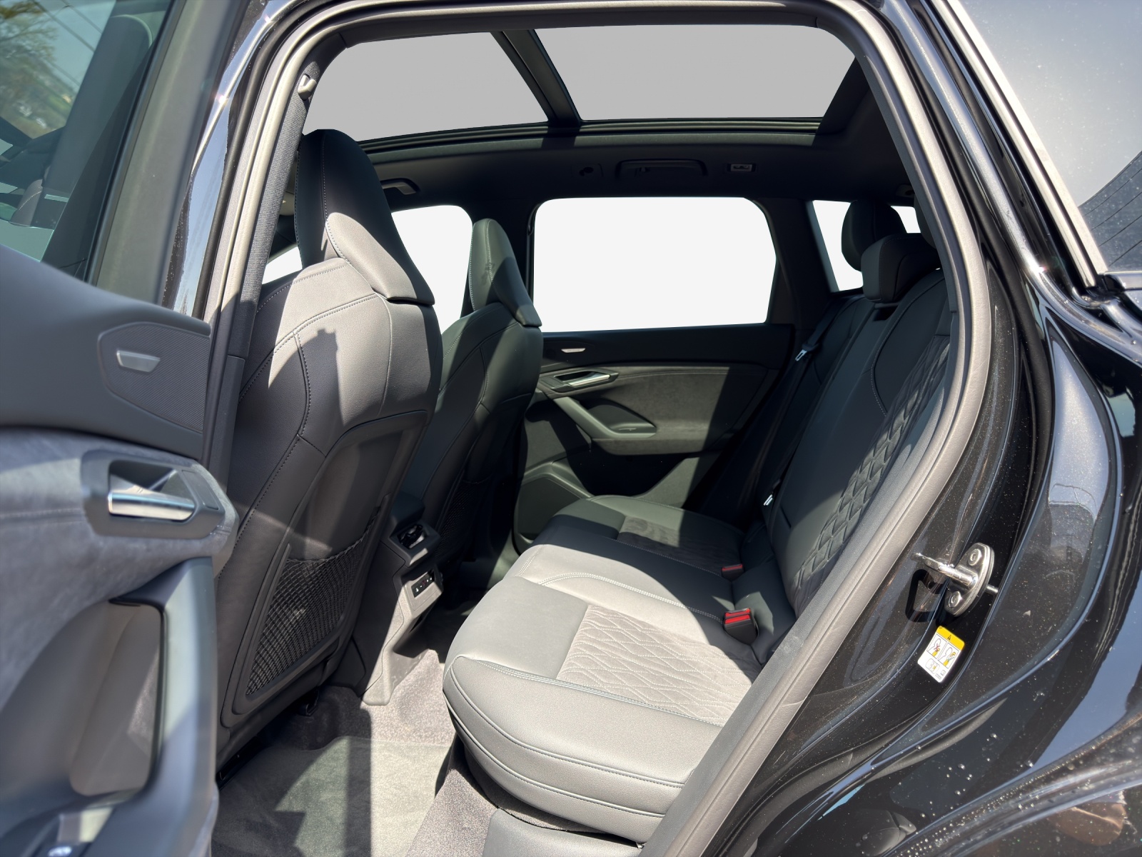 AUDI Q6 e-tron quattro-image-11