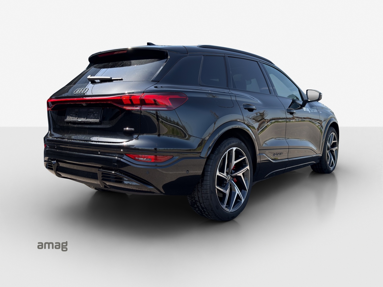 AUDI Q6 e-tron quattro-image-4
