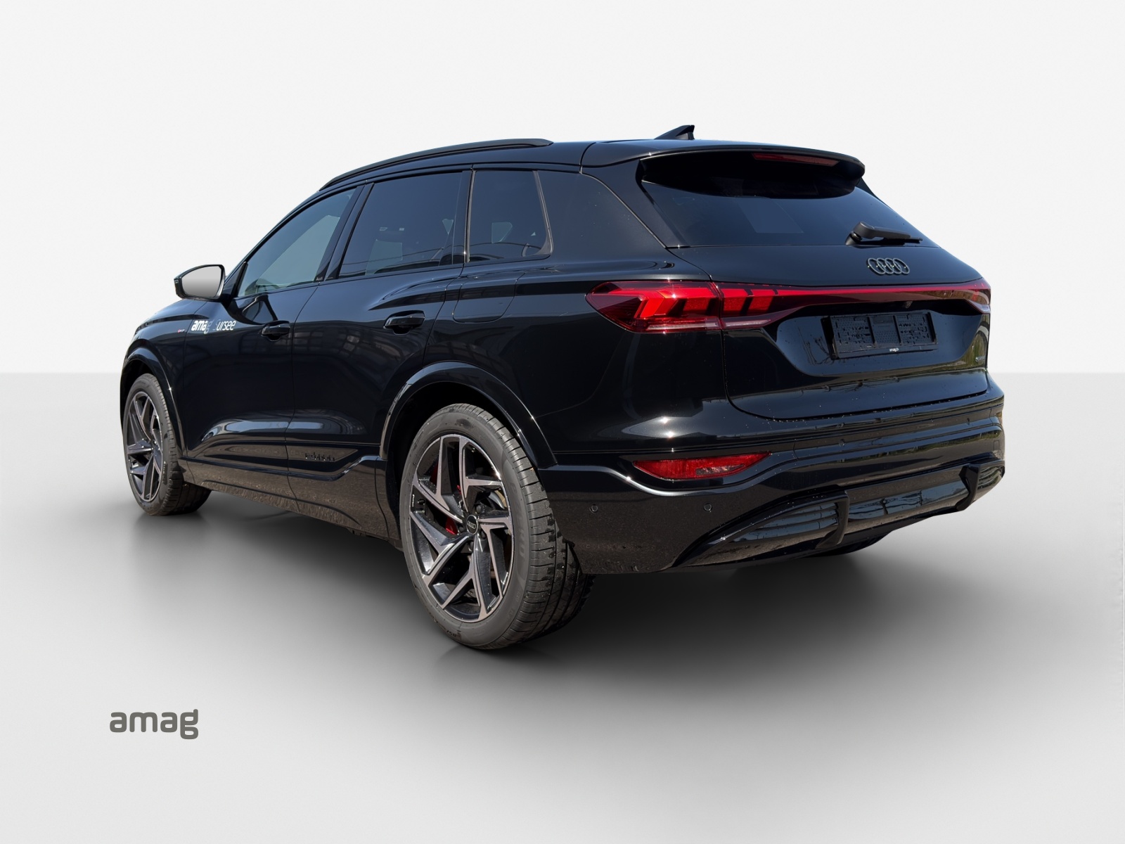 AUDI Q6 e-tron quattro-image-2