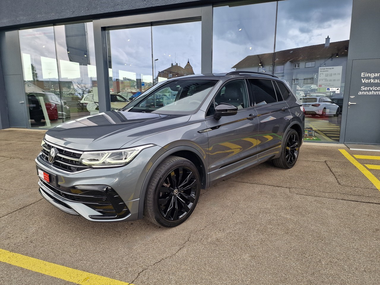 VW Tiguan Allspace 2.0TSI R-Line 4Motion DSG-showroom-element-1
