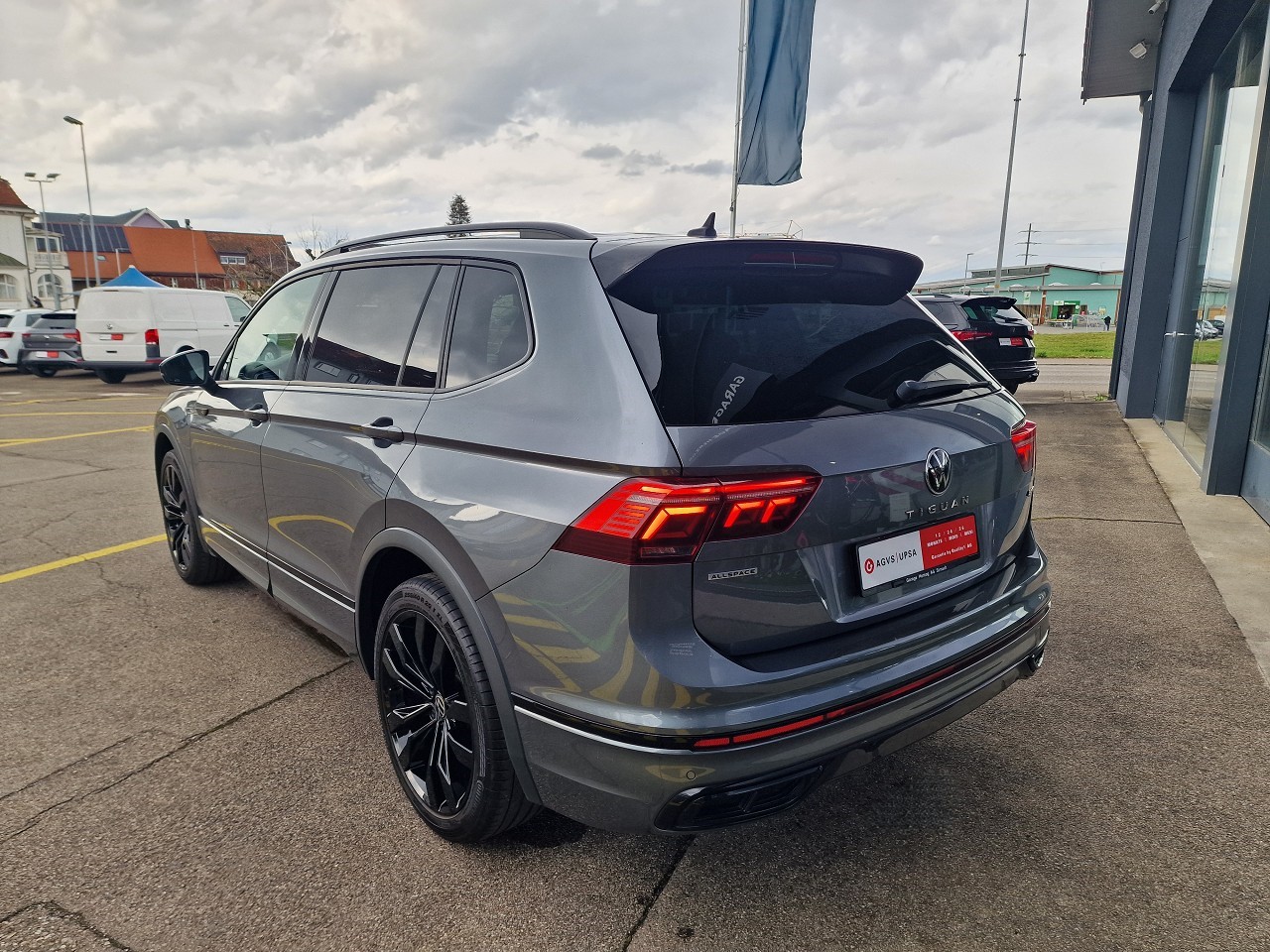 VW Tiguan Allspace 2.0TSI R-Line 4Motion DSG-showroom-element-3