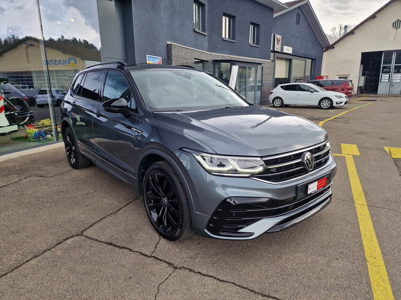 VW Tiguan Allspace 2.0TSI R-Line 4Motion DSG-image-7
