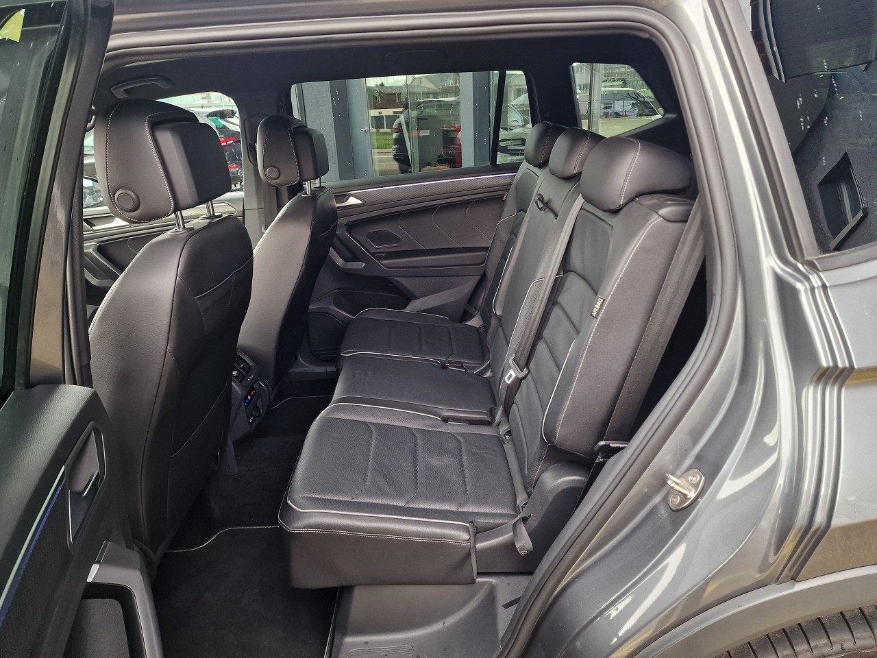 VW Tiguan Allspace 2.0TSI R-Line 4Motion DSG-image-11