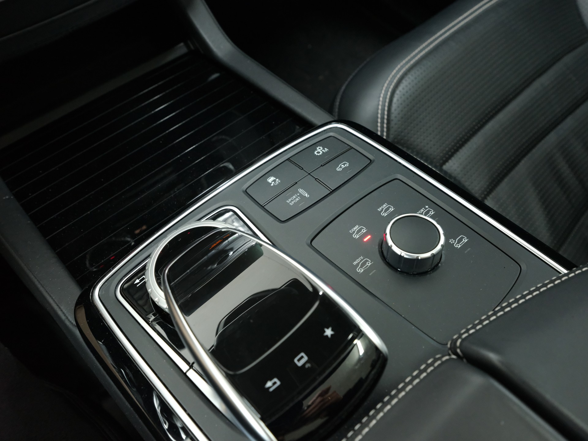MERCEDES-BENZ GLE Coupé 63 S AMG 4Matic Speedshift-image-24