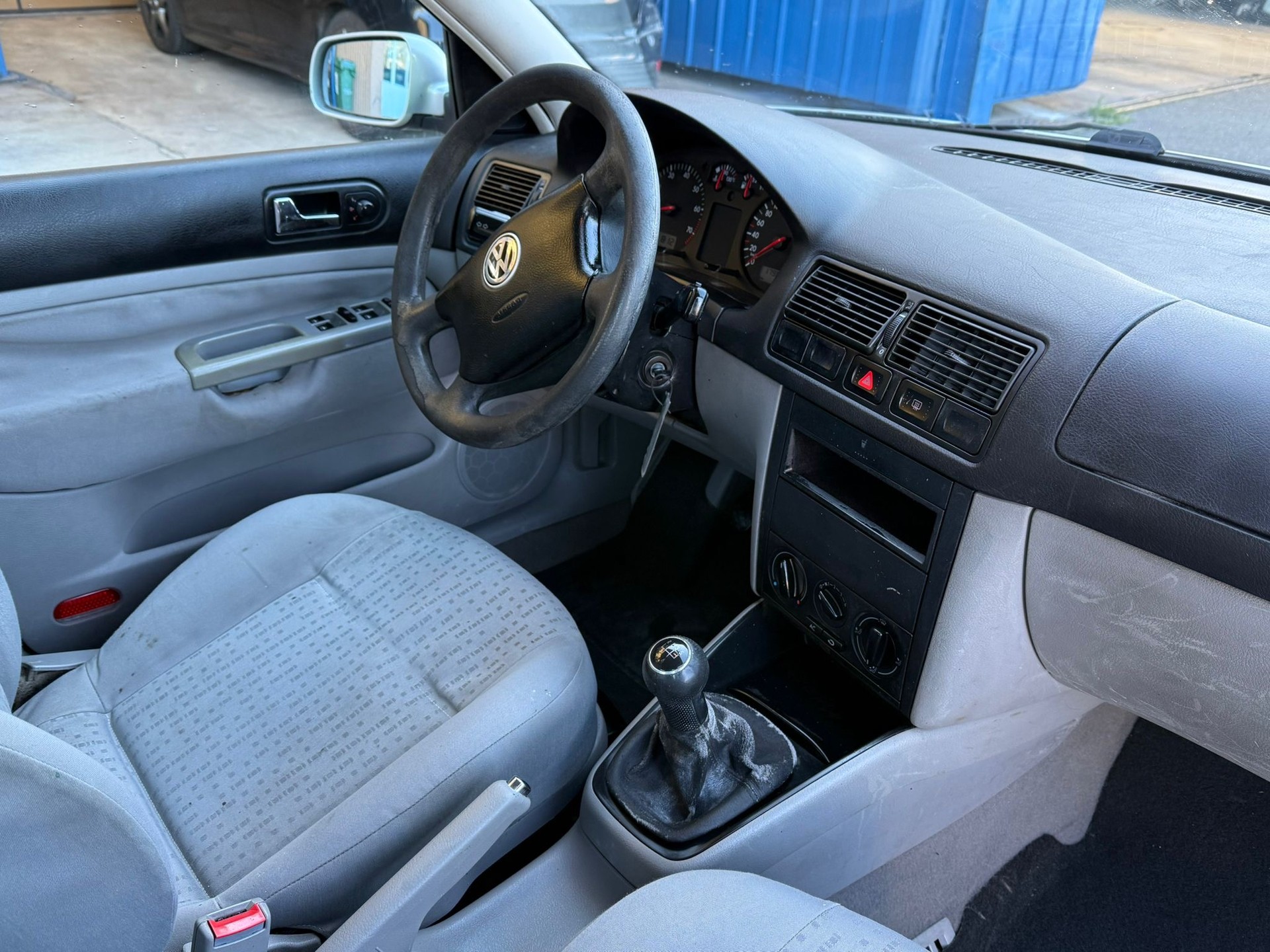 VW Golf 1.6 16V-image-9