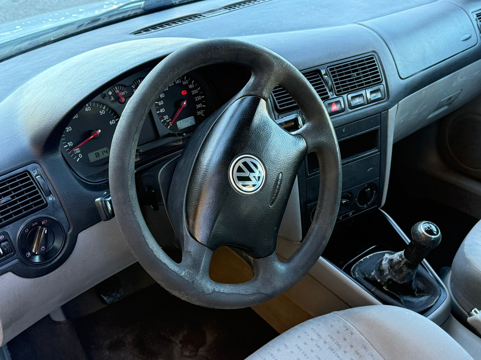 VW Golf 1.6 16V-image-11