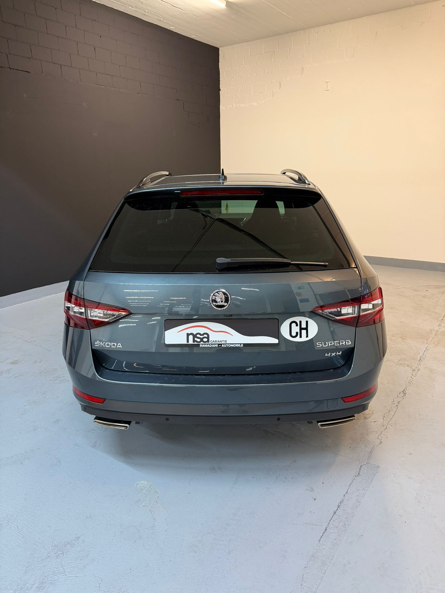 SKODA Superb Combi 2.0 TSI SportLine+ DSG 4x4 Voll Option ***CH-Fahrzeug***-image-4
