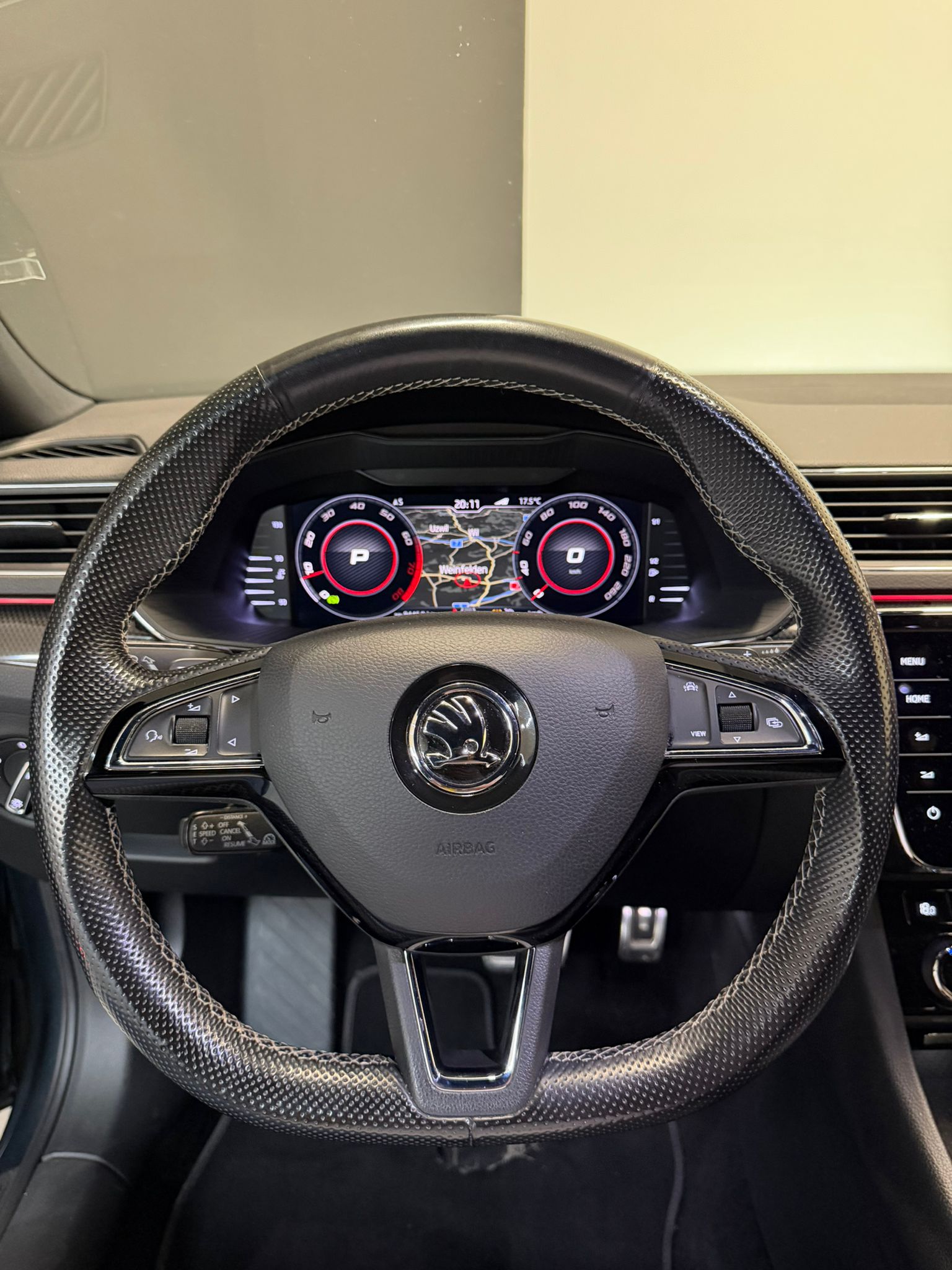 SKODA Superb Combi 2.0 TSI SportLine+ DSG 4x4 Voll Option ***CH-Fahrzeug***-image-10
