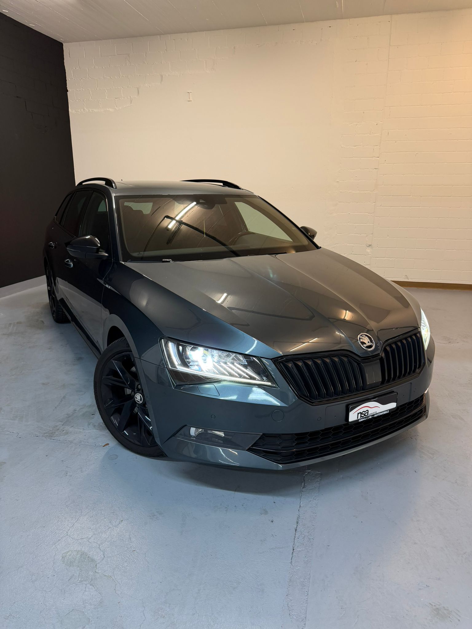 SKODA Superb Combi 2.0 TSI SportLine+ DSG 4x4 Voll Option ***CH-Fahrzeug***