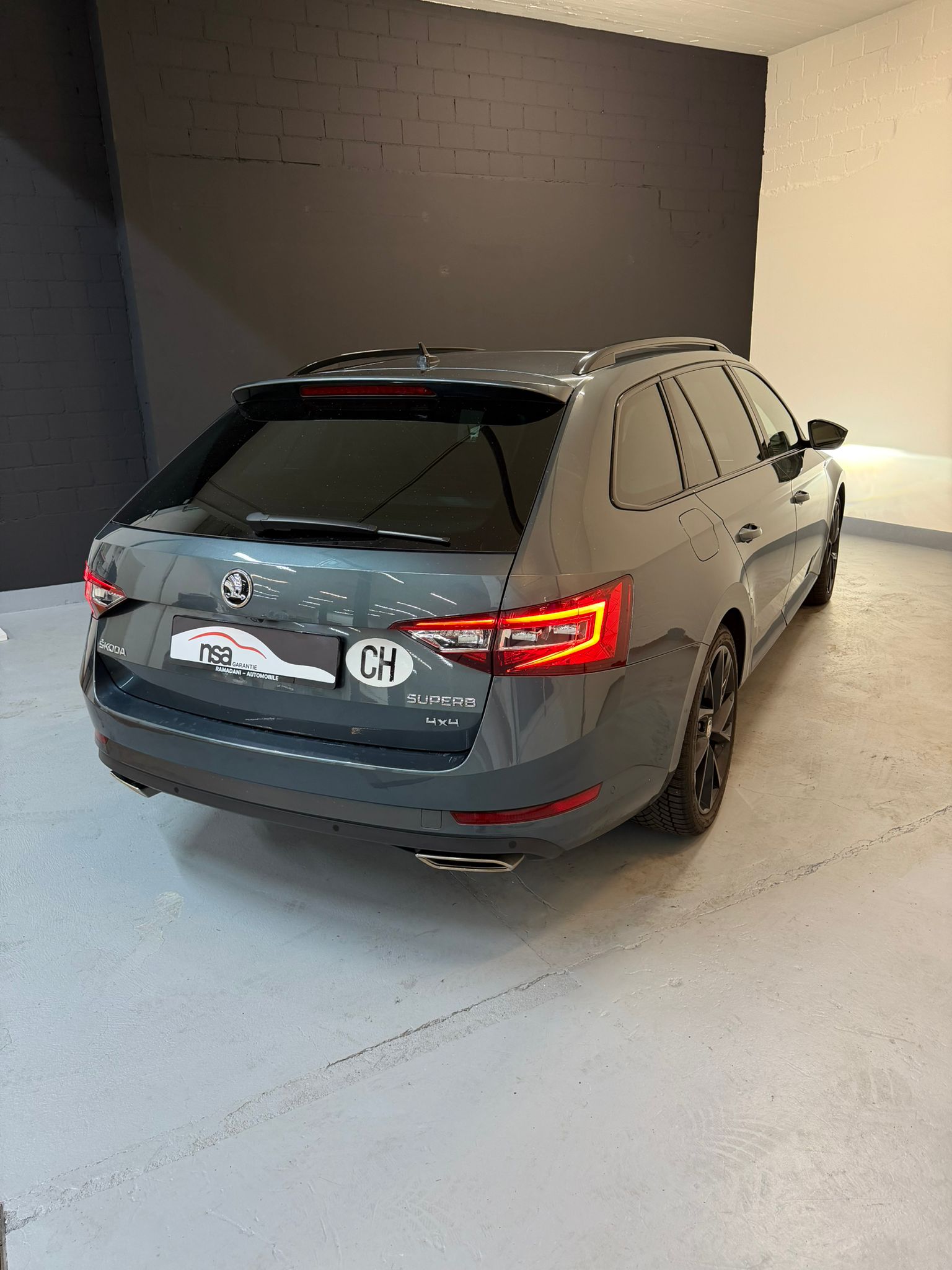 SKODA Superb Combi 2.0 TSI SportLine+ DSG 4x4 Voll Option ***CH-Fahrzeug***-image-5