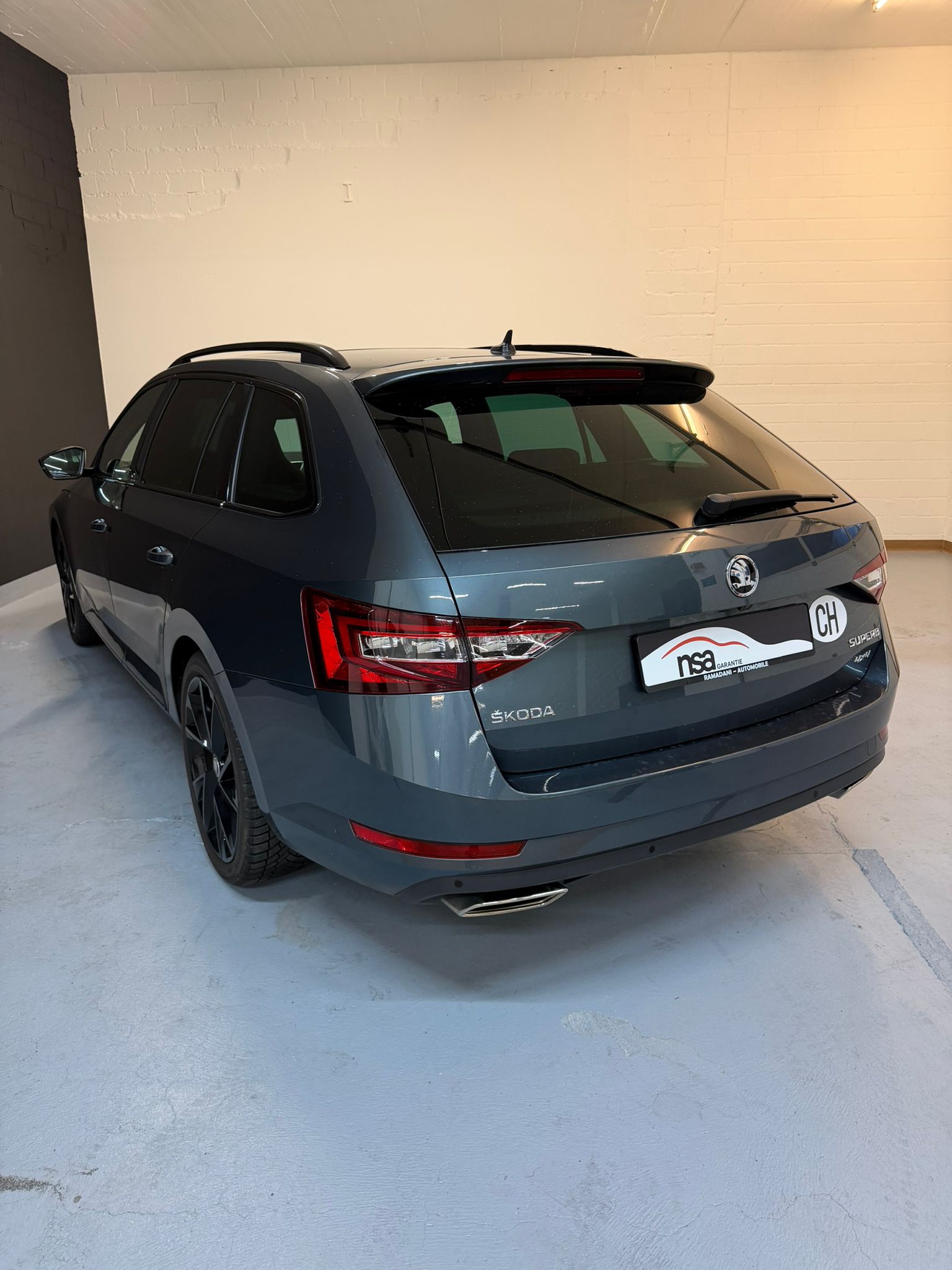 SKODA Superb Combi 2.0 TSI SportLine+ DSG 4x4 Voll Option ***CH-Fahrzeug***-showroom-element-3
