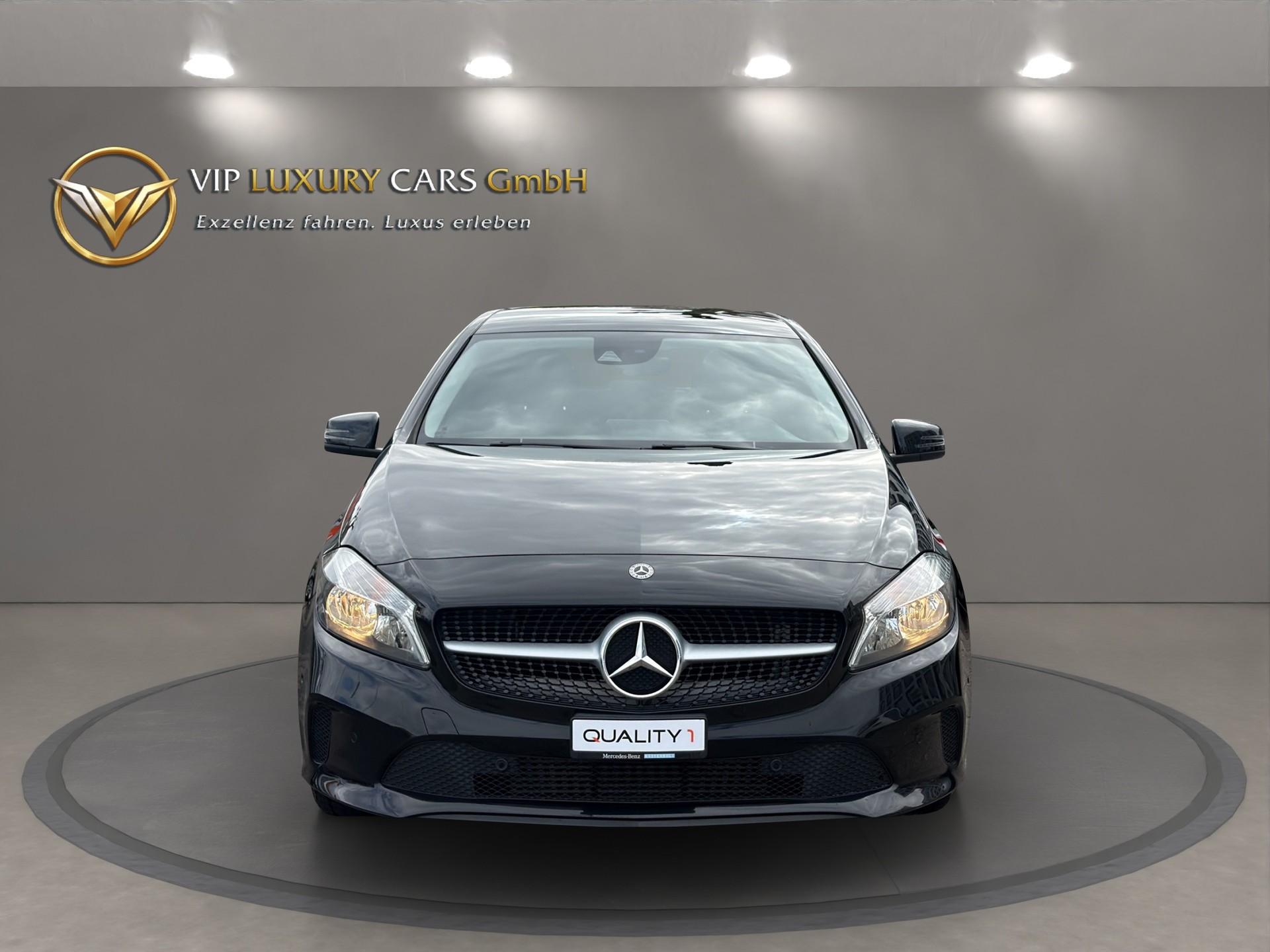 MERCEDES-BENZ A 160 Urban-showroom-element-3