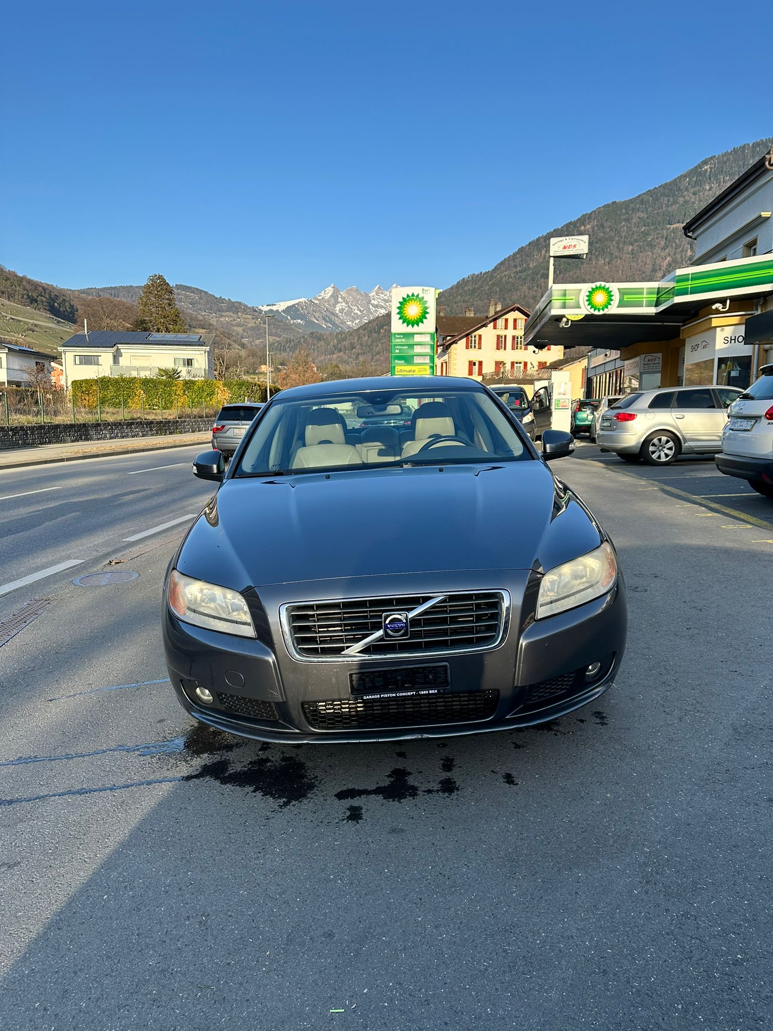 VOLVO S80 2.5T Momentum-image-1