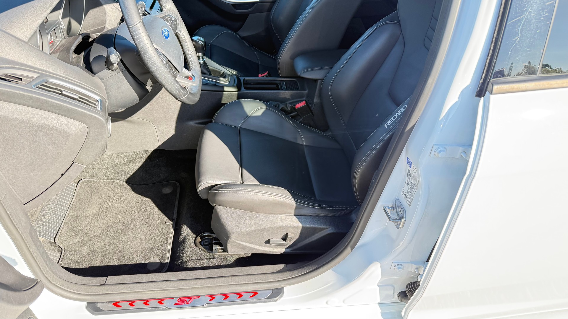 FORD Focus 2.0 SCTi ST3-image-2